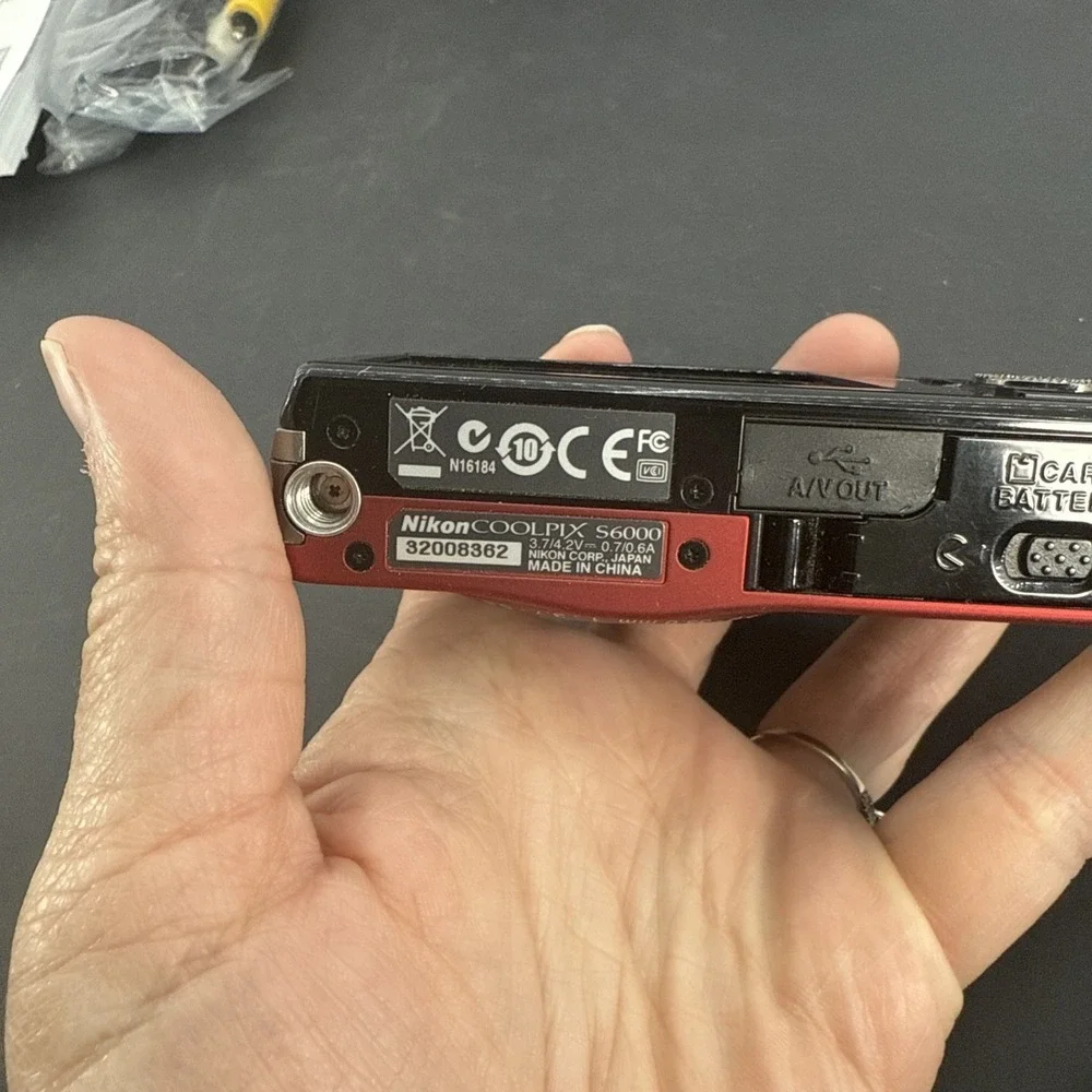 Nikon COOLPIX S6000 14.2MP Compact Camera READ For Parts / Fix